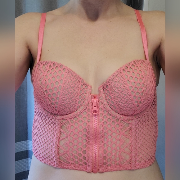 LIKE NEW RARE 34b Victoria's Secret Pushup Very Sexy Lined Demi w/ Boning - Picture 6 of 15